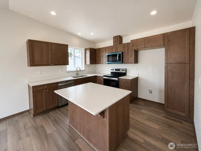 Property photo for 1576 6th Street Se, East Wenatchee photo 3