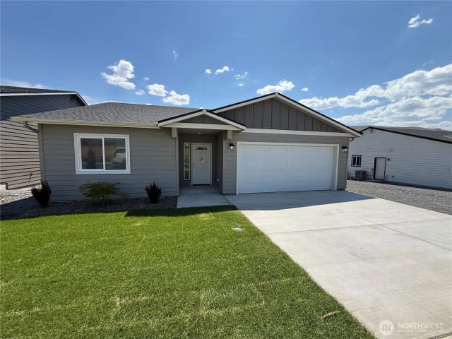 Property photo for 1576 6th Street Se, East Wenatchee