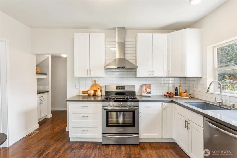 Property photo for 8632 45th Avenue S, Seattle photo 12