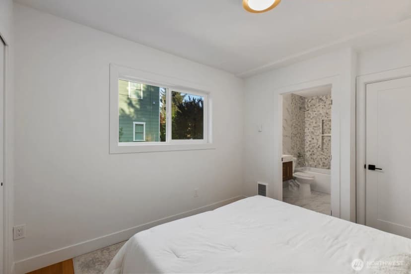 Property photo for 512 Nw 44th Street, Seattle photo 16