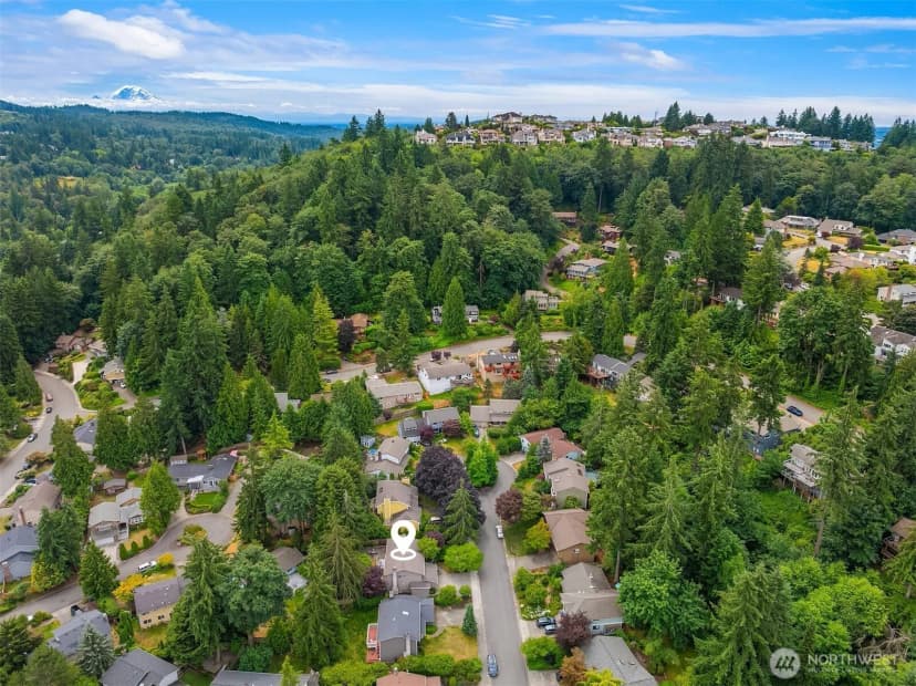 Property photo for 4836 158th Place Se, Bellevue photo 2