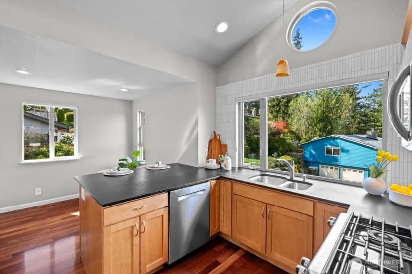 Property photo for 16813 Ne 33rd Street, Bellevue photo 14