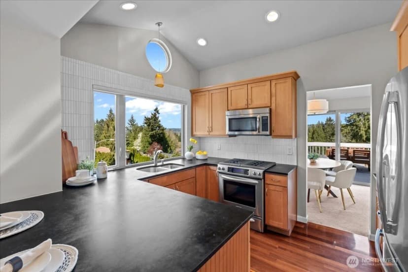 Property photo for 16813 Ne 33rd Street, Bellevue photo 13