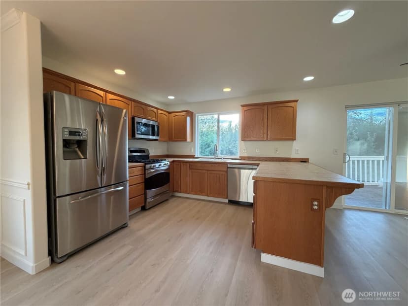 Property photo for 6731 37th Street Ne, Marysville photo 5
