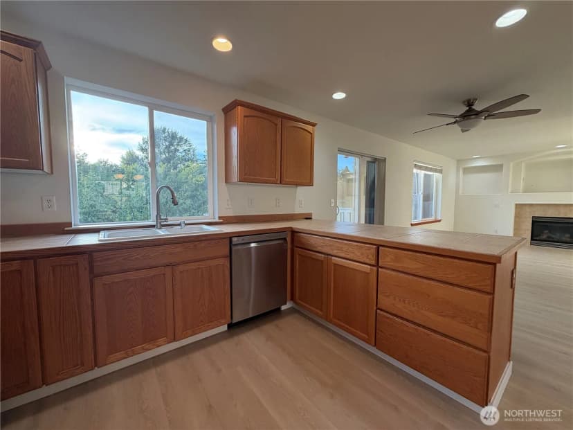 Property photo for 6731 37th Street Ne, Marysville photo 7
