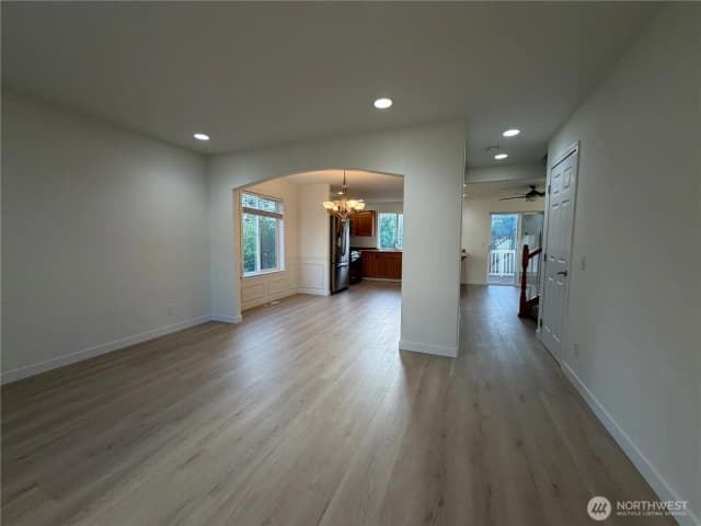 Property photo for 6731 37th Street Ne, Marysville photo 3