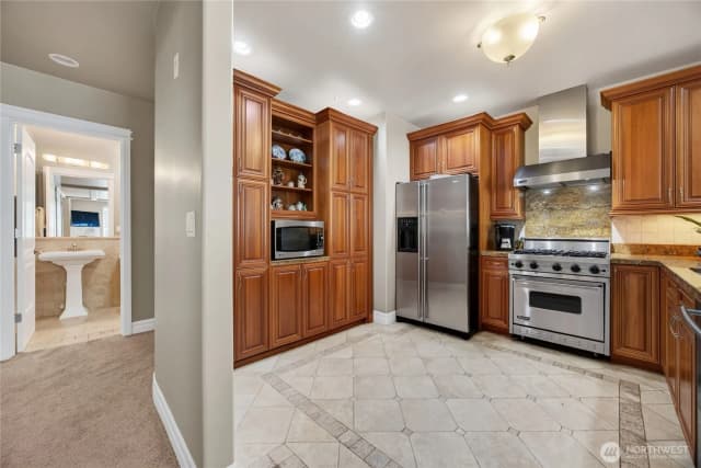 Property photo for 2551 Thorndyke Avenue W #402, Seattle photo 4