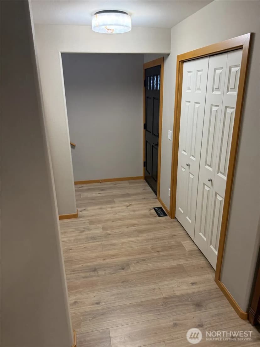 Property photo for 11526 Ne 116th Street, Kirkland photo 3
