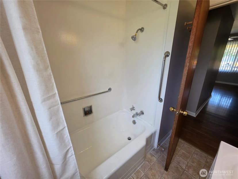 Property photo for 520 28th Avenue, Longview photo 19