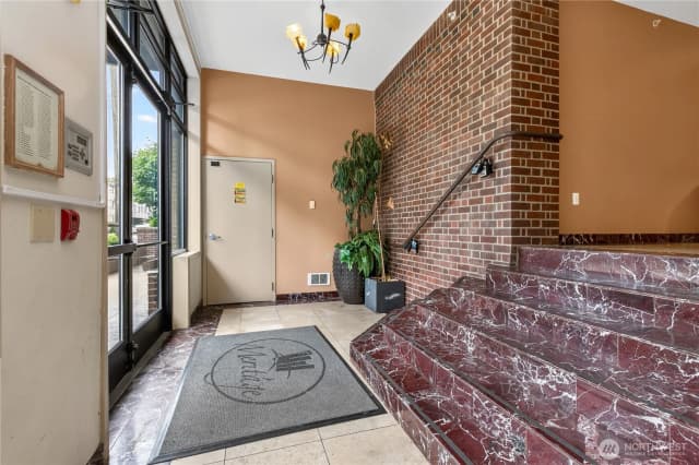 Property photo for 124 Bellevue Avenue E #601, Seattle photo 3