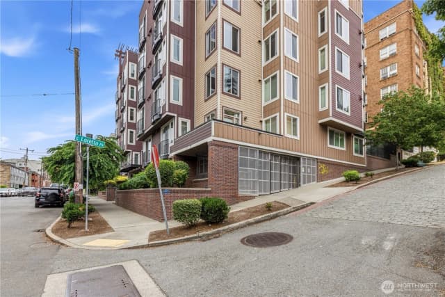 Property photo for 124 Bellevue Avenue E #601, Seattle photo 2