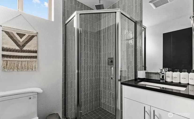 Property photo for 210 20th Avenue S, Seattle photo 24