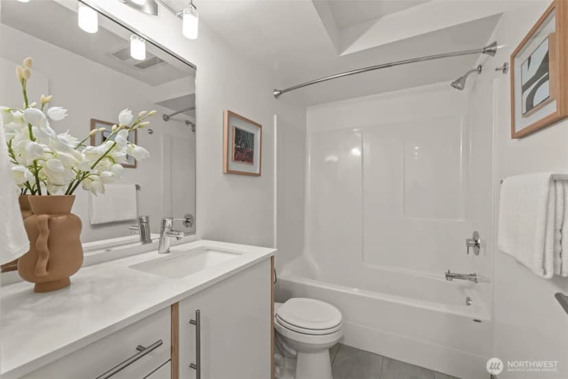 Property photo for 2043 C 13th Avenue W, Seattle photo 16
