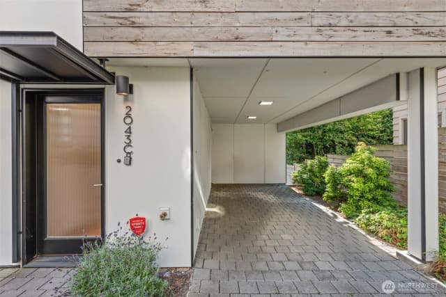 Property photo for 2043 C 13th Avenue W, Seattle photo 2