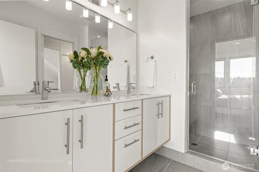 Property photo for 2043 C 13th Avenue W, Seattle photo 14