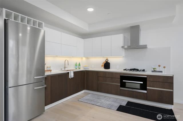 Property photo for 999 110th Avenue Ne #401, Bellevue photo 3