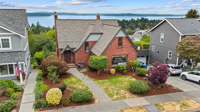 Property photo for 6759 41st Avenue Sw, Seattle photo 2
