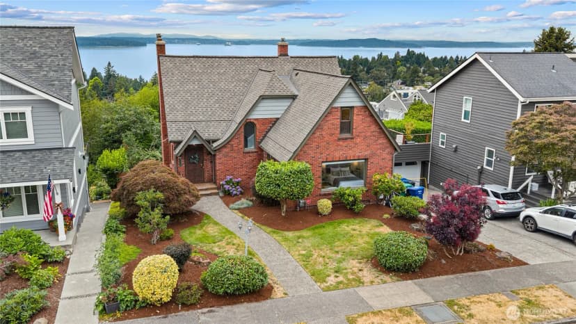 Property photo for 6759 41st Avenue Sw, Seattle photo 2