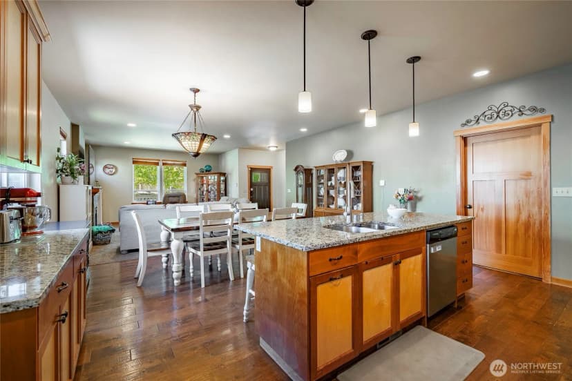 Property photo for 1461 Lupin Street, Lynden photo 15