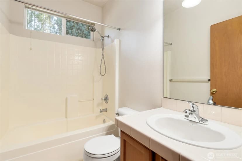 Property photo for 6013 Ne 4th Place, Renton photo 11