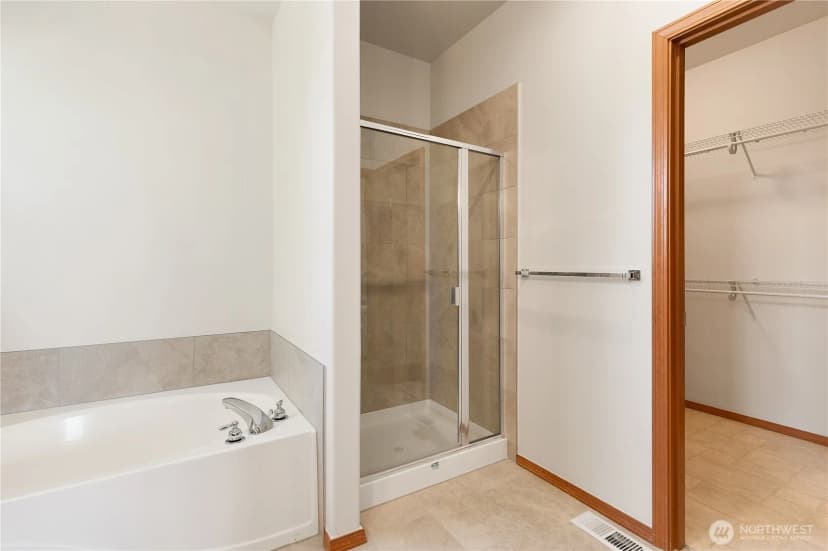 Property photo for 6013 Ne 4th Place, Renton photo 17