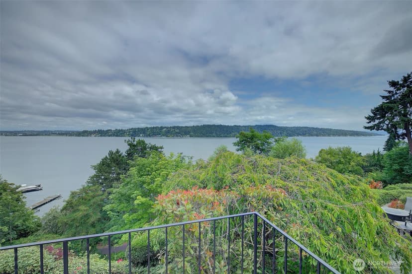 Property photo for 14820 39th Avenue Ne, Lake Forest Park photo 21