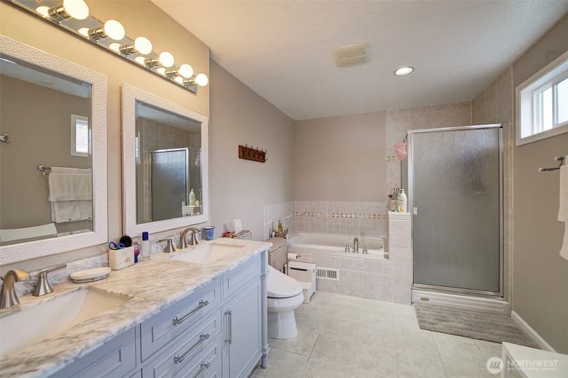 Property photo for 14820 39th Avenue Ne, Lake Forest Park photo 28