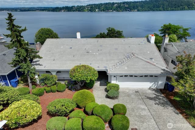 Property photo for 14820 39th Avenue Ne, Lake Forest Park