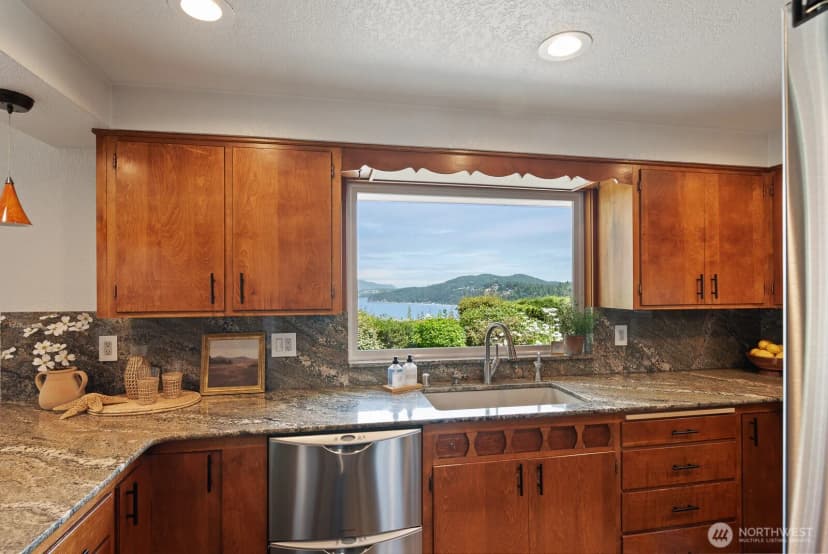 Property photo for 4053 Edith Point Road, Anacortes photo 18