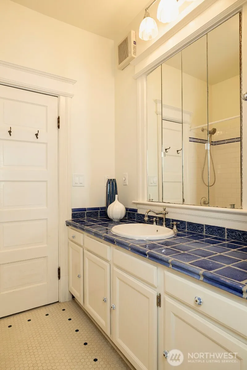Property photo for 1709 E Republican Street #6, Seattle photo 16