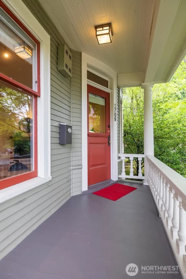 Property photo for 1709 E Republican Street #6, Seattle photo 4