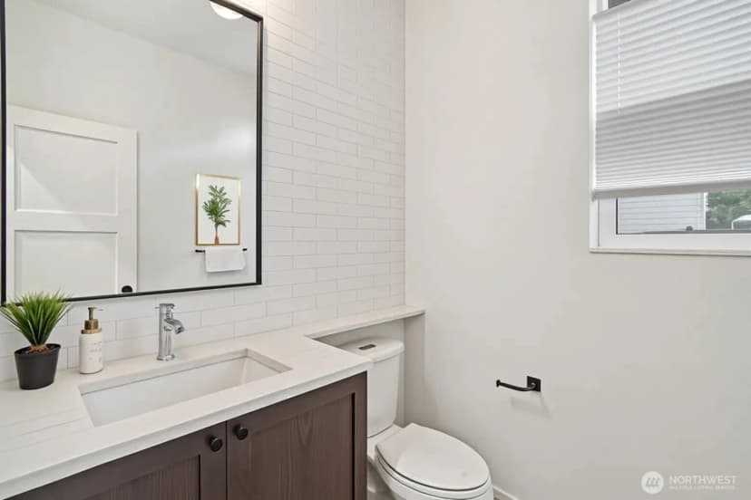 Property photo for 12332 38th Avenue Ne, Seattle photo 12