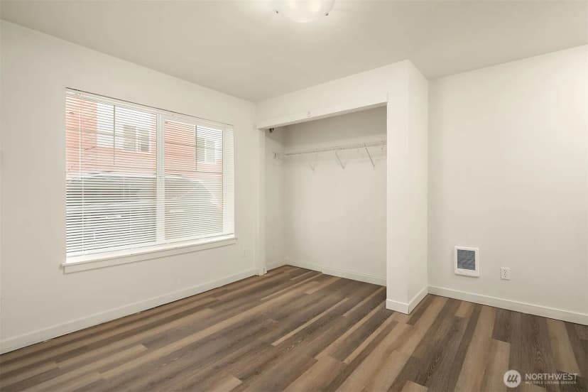 Property photo for 4218 Pasadena Place Ne, Seattle photo 7