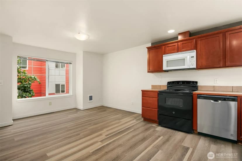 Property photo for 4218 Pasadena Place Ne, Seattle photo 14