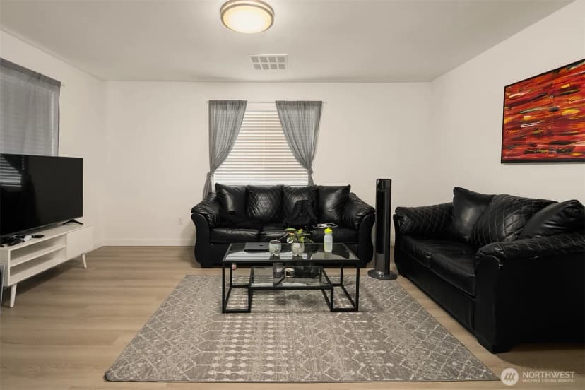 Property photo for 4218 Pasadena Place Ne, Seattle photo 11