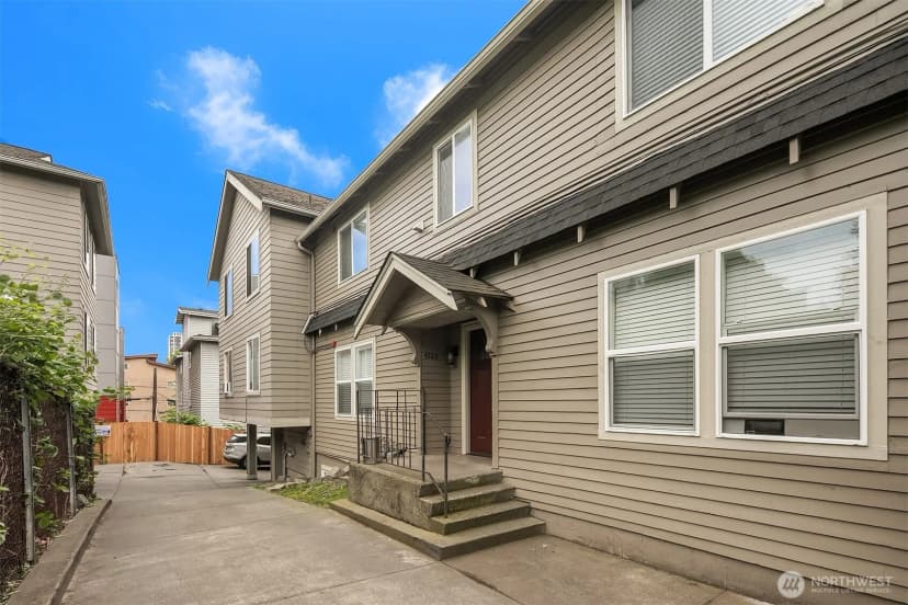 Property photo for 4218 Pasadena Place Ne, Seattle
