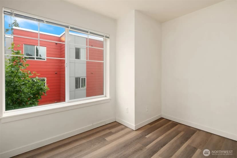 Property photo for 4218 Pasadena Place Ne, Seattle photo 13