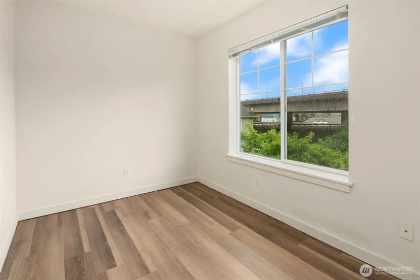 Property photo for 4218 Pasadena Place Ne, Seattle photo 12