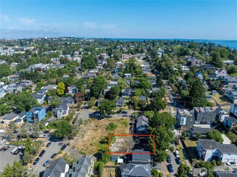 Property photo for 811 29th Avenue S, Seattle photo 9