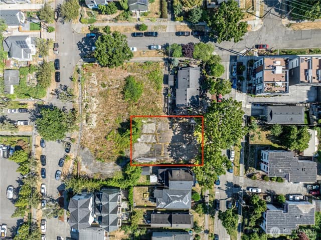 Property photo for 811 29th Avenue S, Seattle photo 2