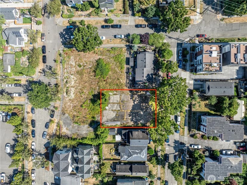 Property photo for 811 29th Avenue S, Seattle photo 2