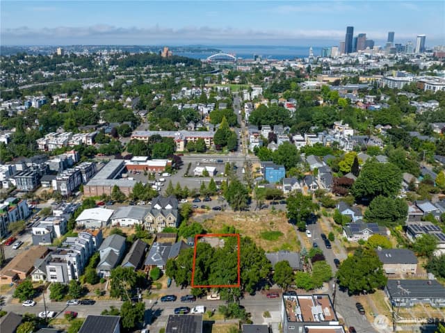 Property photo for 811 29th Avenue S, Seattle photo 5