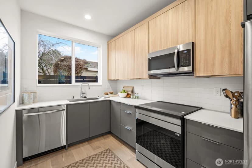 Property photo for 713 B N 70th Street, Seattle photo 8