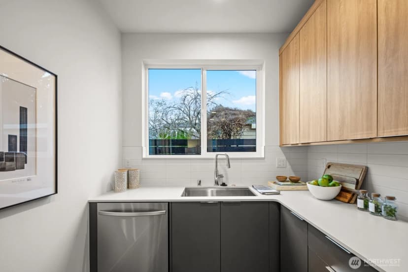 Property photo for 713 B N 70th Street, Seattle photo 9