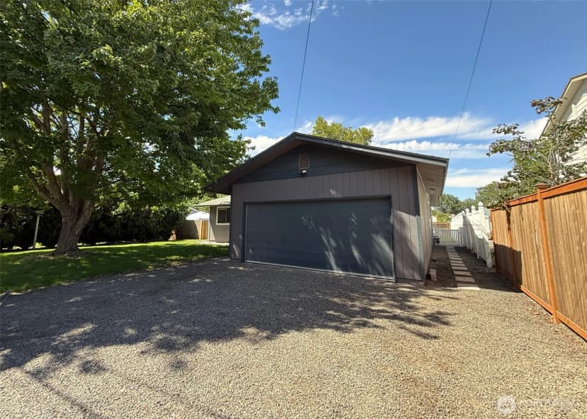 Property photo for 424 Sw 3rd Street, College Place photo 33