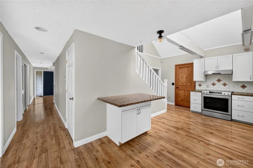 Property photo for 6502 Avondale Road Sw #4, Lakewood photo 12