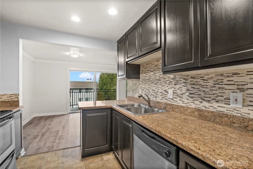Property photo for 10110 Ne 60th Street #104, Kirkland photo 11