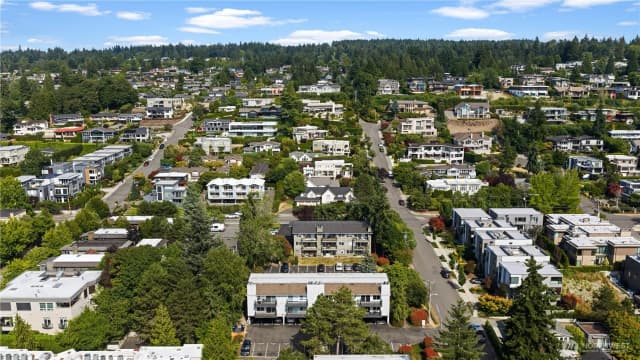 Property photo for 10110 Ne 60th Street #104, Kirkland photo 2