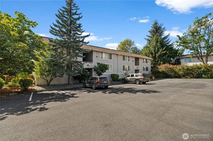 Property photo for 10110 Ne 60th Street #104, Kirkland photo 20
