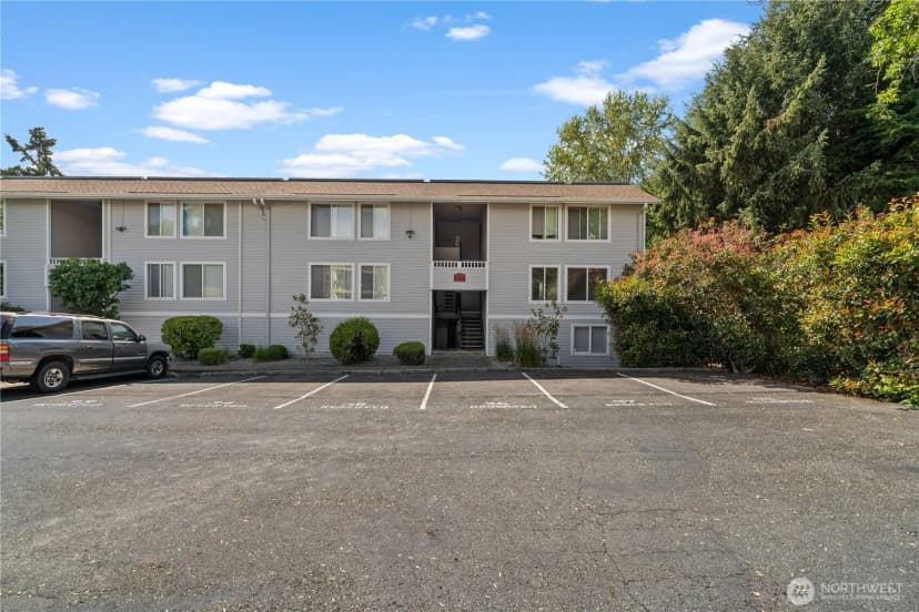 Property photo for 10110 Ne 60th Street #104, Kirkland photo 3